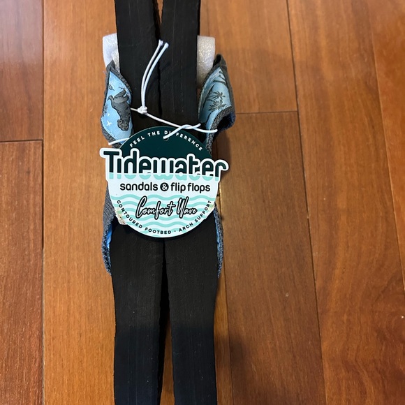 Tidewater "By The Shore" flip-flops with a contoured footbed and arch support.  - Picture 3 of 4